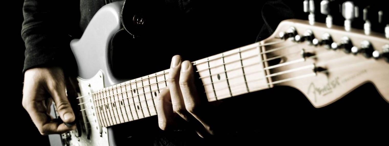 Гитарист Сергей Коняев