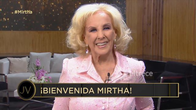Así fue el emotivo y triunfal regreso de Mirtha Legrand a su tradicional mesa de los sábados смотреть онлайн