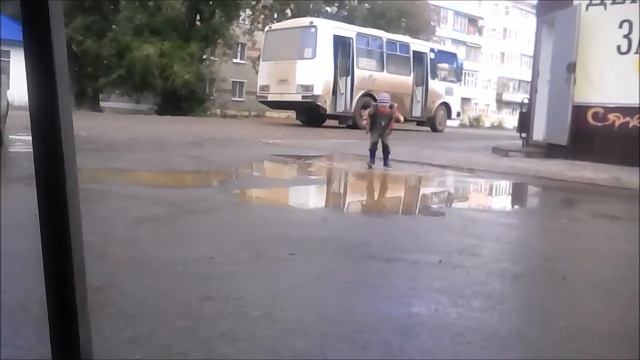 Чем занимается ребёнок, пока мама разговаривает по телефону смотреть онлайн