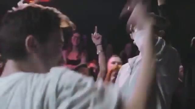 Ларин vs Джарахов ( Versus, бар 1703, 03.04.2017) смотреть онлайн