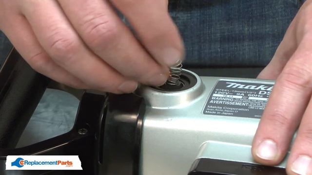 Makita Drill Repair - Replacing the Carbon Brushes (Makita Part # CB303) смотреть онлайн