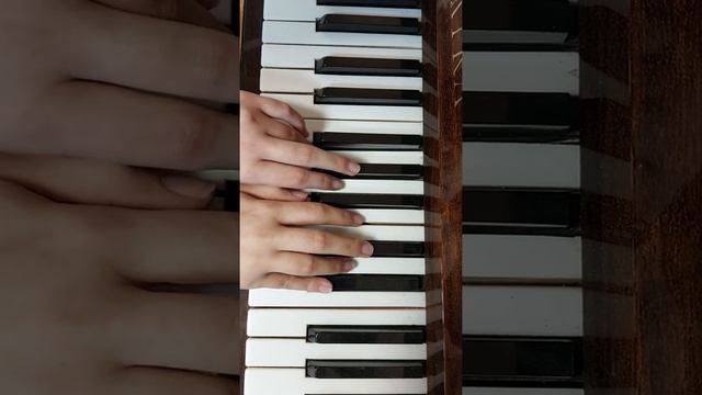 Тритоны с разрешением в Ми бем. мажоре + гаммы. Овчинникова Светлана 8кл. смотреть онлайн