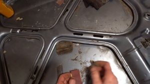 ваз2114.Как снять и чем заклеить капот? Оторвался и отклеился от ребер жесткости! ремонт капота!