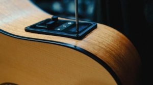 Установка трансакустического блока HyVibe на гитару Искра Эльбрус