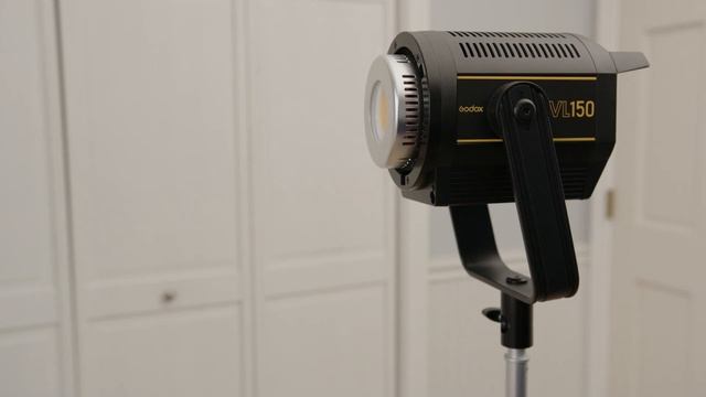 How to use a Lantern Softbox for Filmmaking and Photography (Featuring the Godox CS-85D Lantern) смотреть онлайн