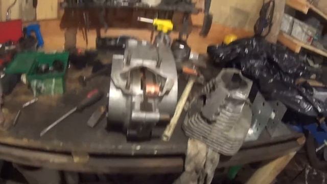 ВАЖНЫЕ доработки двигателя ИЖ Планета. Подгонка каналов и продувочных окон. смотреть онлайн