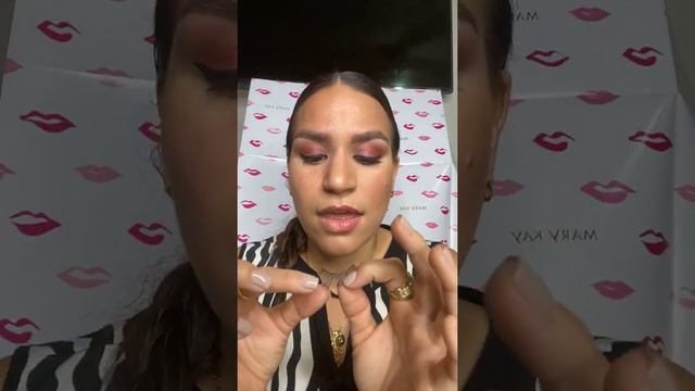 Makeup Look de día con trío de sombra Glowing Rose de Mary Kay смотреть онлайн
