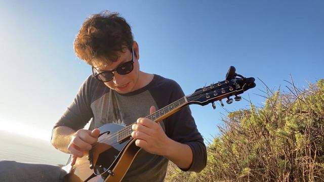 finger picking mandolin on the California coast смотреть онлайн