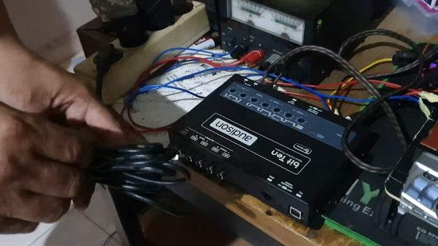 Audison Bit Ten lampu Power, lampu Fonrt L&R berkedip-kedip смотреть онлайн