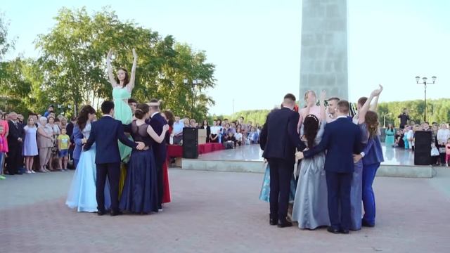 Вальс выпускников. 11 класс школа №3 г.Кировград 2018г (Россия) смотреть онлайн