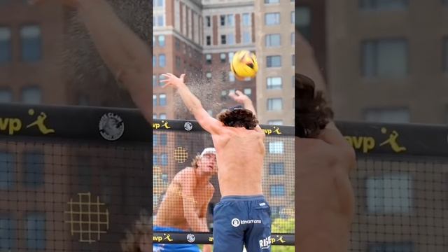 Beach Volleyball Highlights-Jeremy takes one off the dome from Logan смотреть онлайн