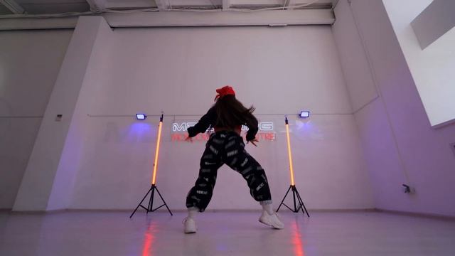 Ви Амели // TWERK смотреть онлайн