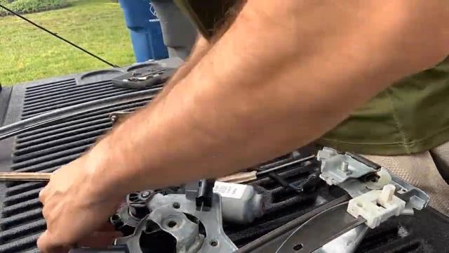 Como arreglar ventana electrica en un carro (Ford F-150) - Hecho en Casa смотреть онлайн