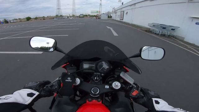 Как поднять мотоцикл на заднее колесо | вилли на спортбайке