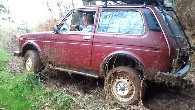 suzuki vitara y lada niva pista de barro смотреть онлайн