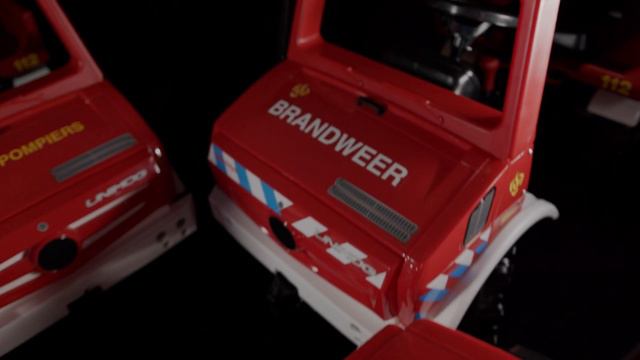 Mercedes Unimog Kids Ride On Fire and Rescue Truck смотреть онлайн