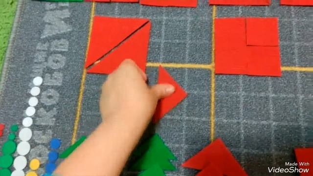 Прозрачный квадрат Ларчик в игре с малышами