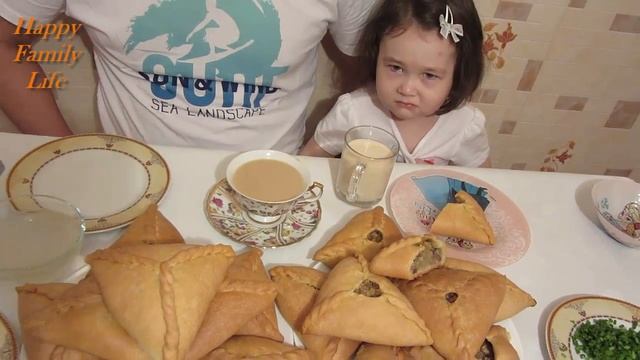 Vlog: Едем на рынок. Выбираем мясо для блюда. На обед эчпочмак с бараниной. Safina Family смотреть онлайн