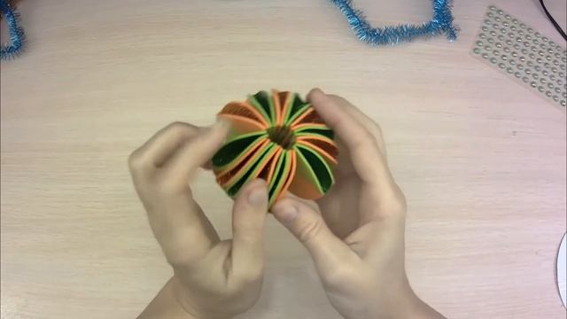 Новогодний шарик своими руками из фоамирана. новогодние игрушки смотреть онлайн