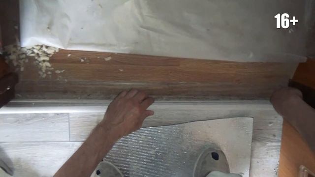 Как установить дверной порожек с разным уровнем пола. Монтаж разноуровнего межкомнатного порога. 16 смотреть онлайн