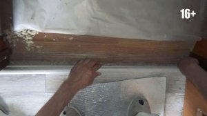 Как установить дверной порожек с разным уровнем пола. Монтаж разноуровнего межкомнатного порога. 16