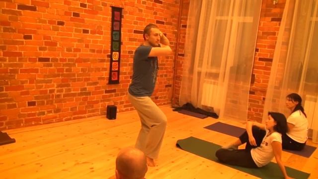 Упражнения цигун для начинающих. Своим опытом делится мастер цигун из Вьетнама Ким Канг Тхиен смотреть онлайн