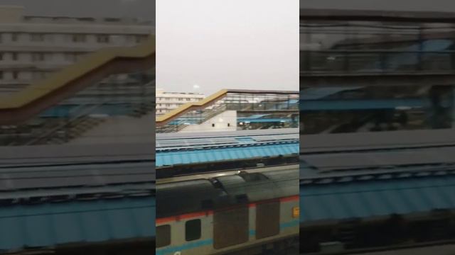 Вокзал в Дели смотреть онлайн