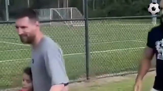 Messi, His Wife Antonella & Their Kids in Florida with Bodyguard😅 смотреть онлайн