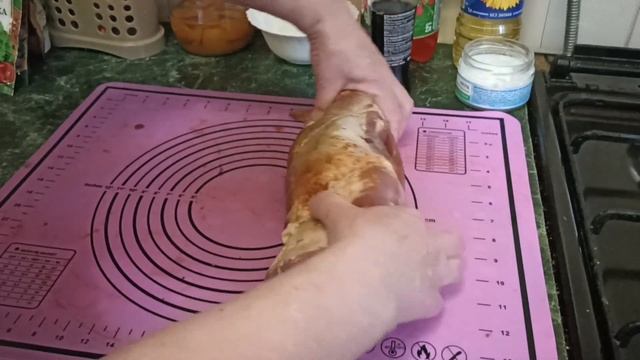 НОВОГОДНИЙ ПРАЗДНИЧНЫЙ МЯСНОЙ РУЛЕТ Ну очень Вкусный! смотреть онлайн