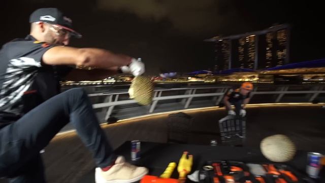 Daniel and Max Take The Durian Fruit Challenge смотреть онлайн
