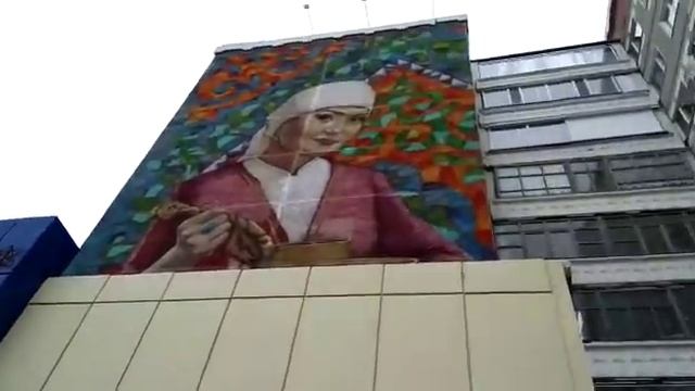 Граффити на стене дома смотреть онлайн