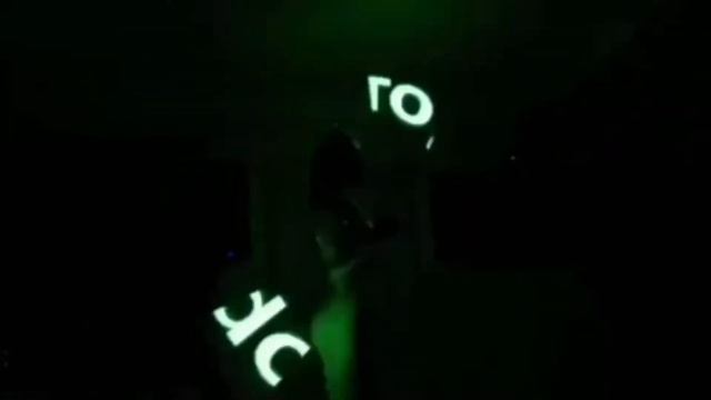 Неоновое пиксельное шоу Элли - все номера видео и фото