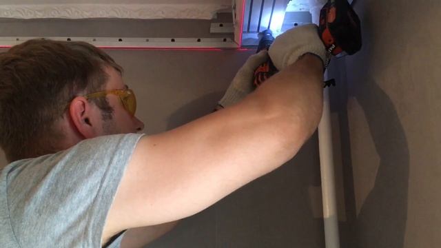 Устанавливаем натяжной потолок и в комнате нет пыли Чистый монтаж без пылесоса смотреть онлайн
