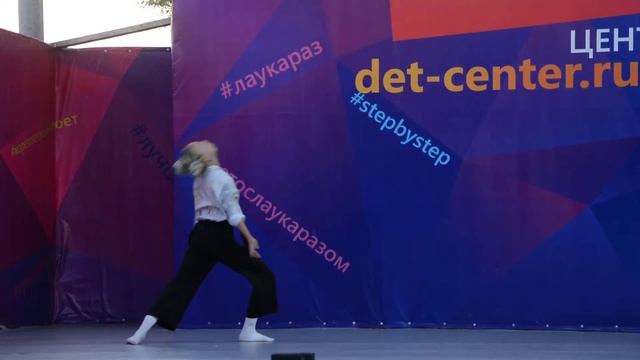 Ефимова Дарья, детский хореографический ансамбль "Сюрприз" - Я - гений! смотреть онлайн