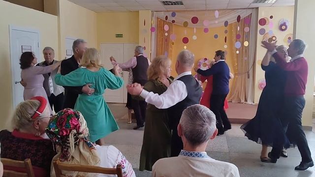 Встречайте: Хрустальный вальс смотреть онлайн