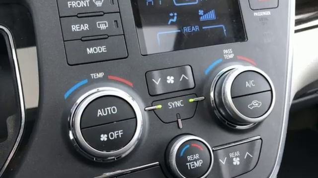 Used 2015 Toyota Sienna Rochester, MN #X6362 смотреть онлайн