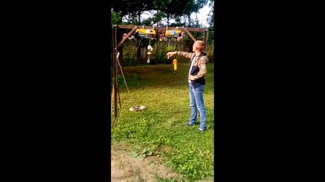 Копка колодца с помощью электротэльфера смотреть онлайн