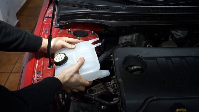 Como Cambiar un vaso de expansion de refrigerante hyundai i30 1.6crdi смотреть онлайн