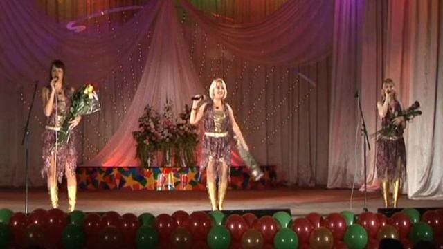 "Живи, родник, живи!" исполняет трио "Маков цвет".wmv смотреть онлайн