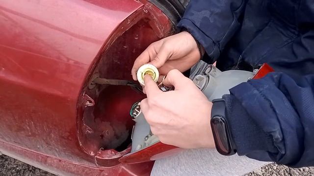 Замена лампочки на Hyundai Accent в заднем фонаре смотреть онлайн