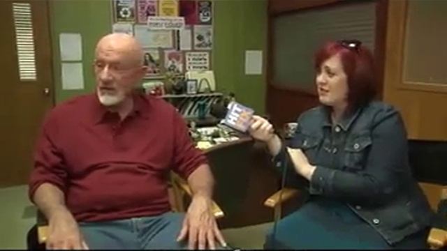 Jonathan Banks Says The  Community  SetHitFix  Джонатан Бэнкс  Сообщество 1