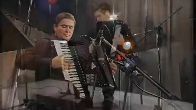 РОМАН БАЖИЛИН - КАРАМЕЛЬНЫЙ АУКЦИОН.flv смотреть онлайн