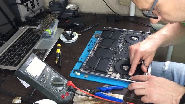 MacBook Pro A2485 на M1 залитый кофе. Изи ремонт. смотреть онлайн