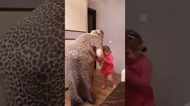 Танцы бабушки и внучки смотреть онлайн