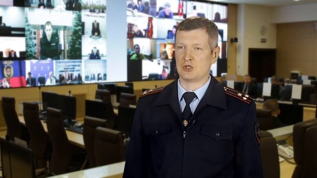 В Москве оперативники задержали негодяя, подозреваемого в краже с банковских карт смотреть онлайн