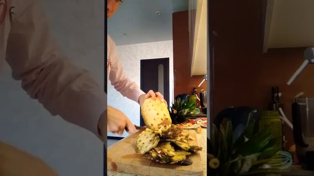 Как чистить ананас? смотреть онлайн