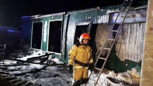Пожар в нелегальном доме престарелых в Кемерове: продолжается разбор завалов на месте происшествия смотреть онлайн