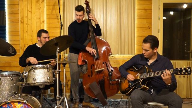 "Naptown Blues" - Dion Berardo Trio смотреть онлайн