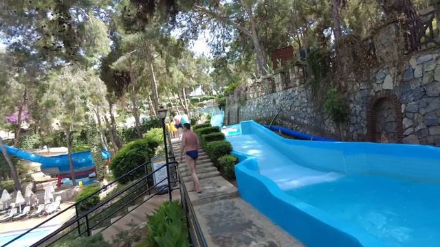 Utopia World Hotel 5* - большой аквапарк и снек-бар в лесу. смотреть онлайн