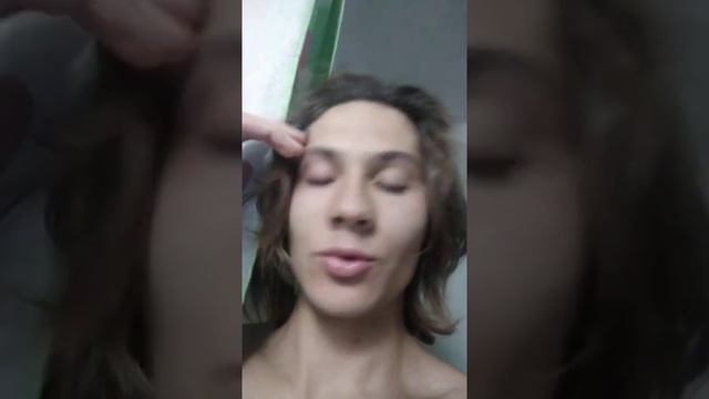 Попала соринка в глаз, которую не видно смотреть онлайн